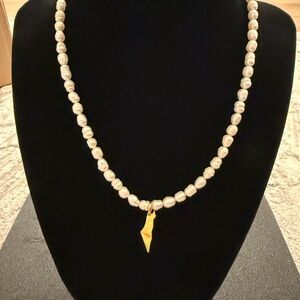 Elegant Pearl Necklace with Gold Accent